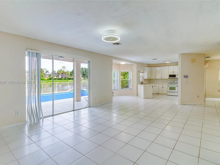 1473 SW 158th Ave — Photo 17