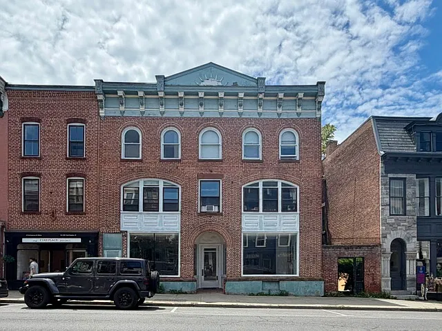 433 Warren St — Photo 1