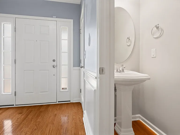 2708 Evanston Ave — Photo 5