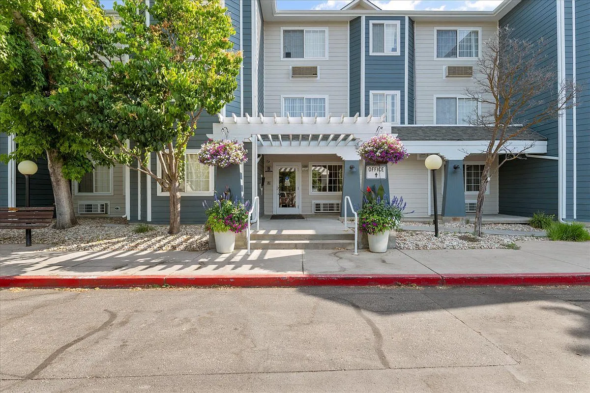 Mallard Pointe — Photo 1