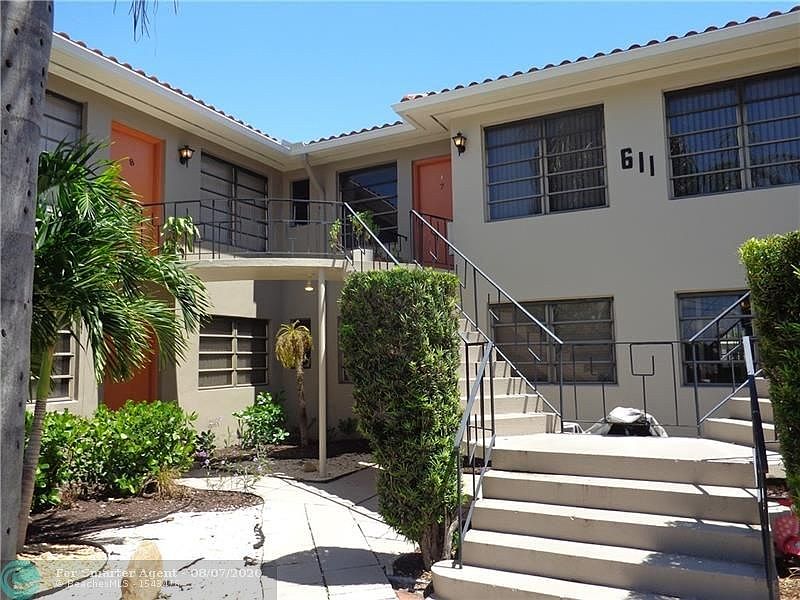 1st image of 611 Ponce De Leon Dr #7