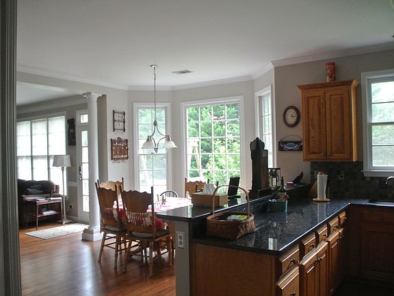 3rd image of 500 Charleston Close