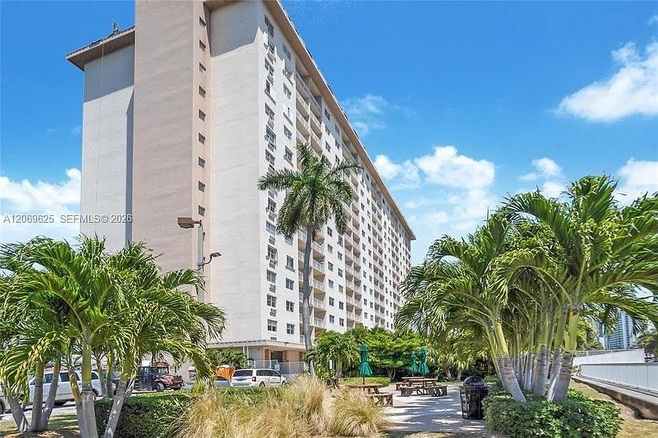 1st image of 400 Kings Point Dr APT 316