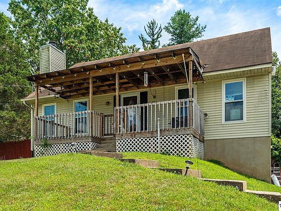 2nd image of 976 Woods Hollow Dr