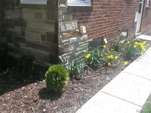 2nd image of 15705 Belmont Ave