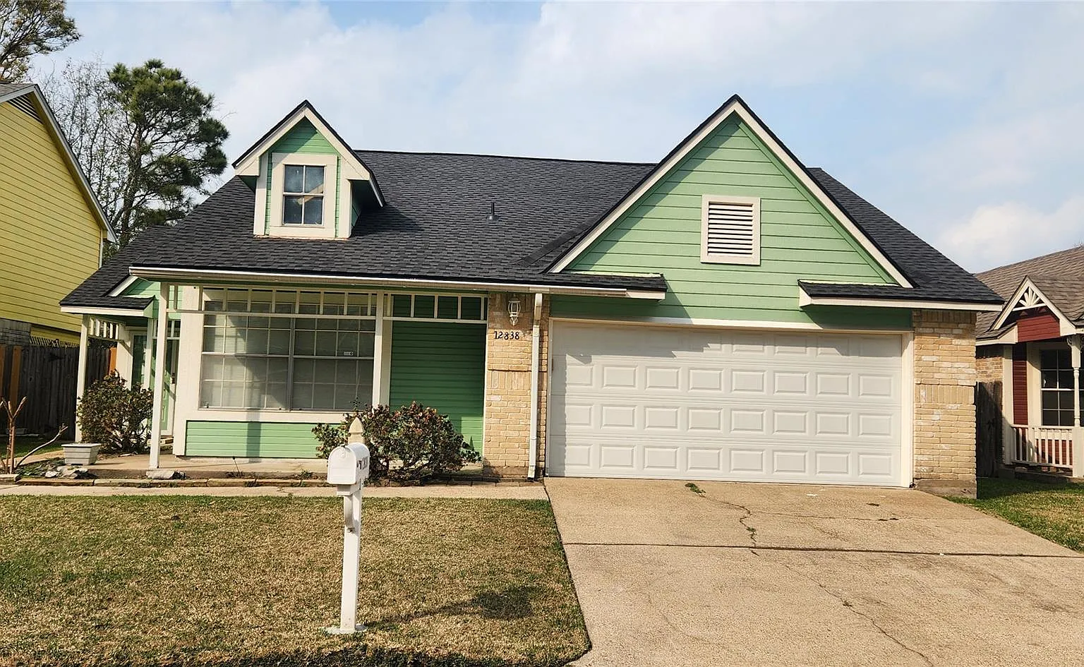 3 bed, 2.0 bath, 1723 sqft, $2,000 — Photo 1