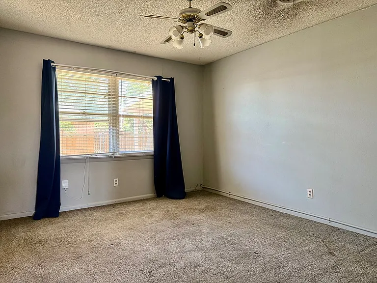 112 S Eisenhower Dr — Photo 14