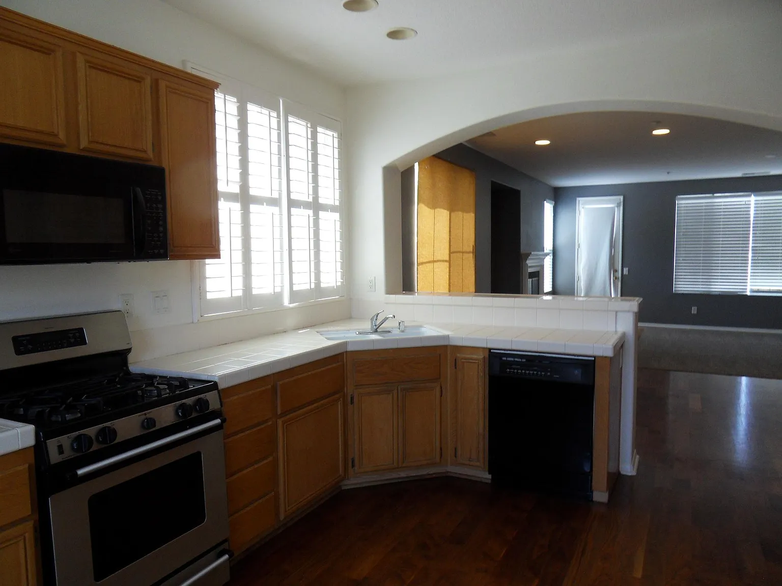 2 bed, 1682 sqft, $3,600 — Photo 3