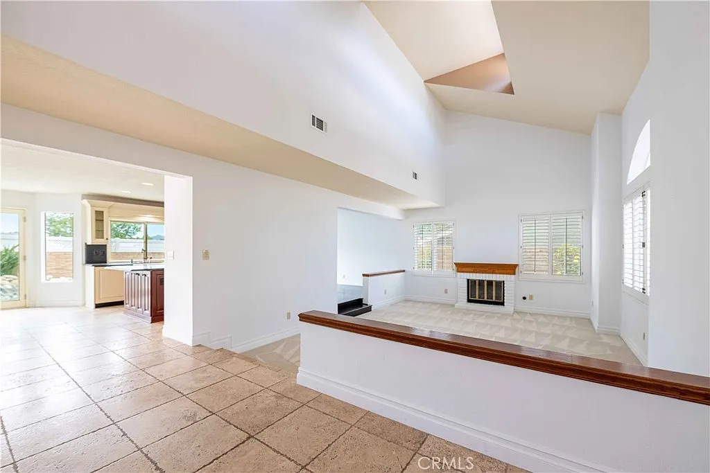 5 bed, 3090 sqft, $5,500 — Photo 3