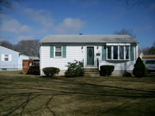 145 Pinnery Ave, Warwick, RI 02886