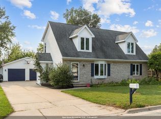 2345 Brantwood Dr, Neenah, WI 54956