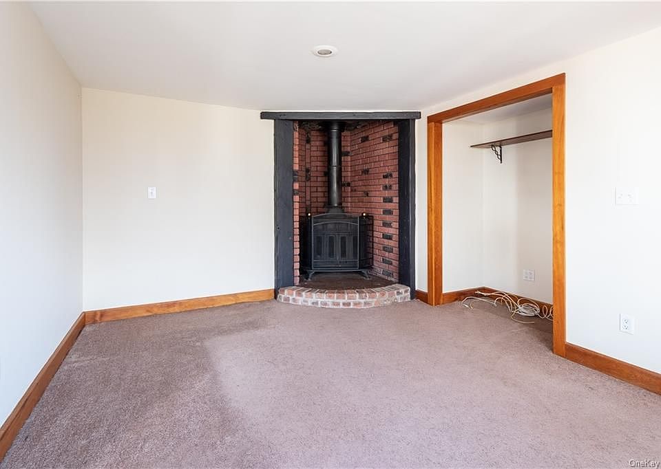 1st image of 17 English Ln Floor 2