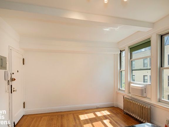 4th image of 325 W 45th St APT 1009