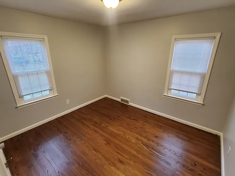 521 N Rembrandt Ave — Photo 21