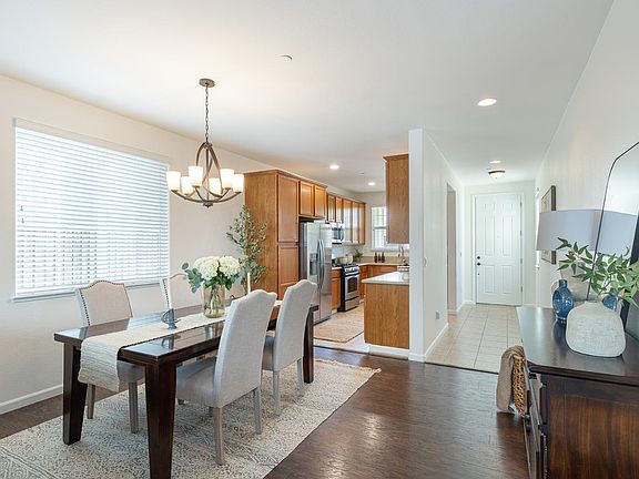 4th image of 1747 Chinar Drive