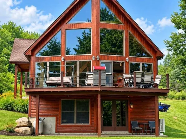 3420 Lake Road, Newport City, VT 05857