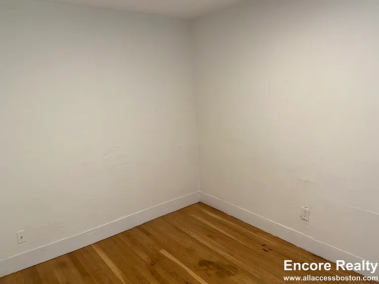 48 Newton St #2 — Photo 24