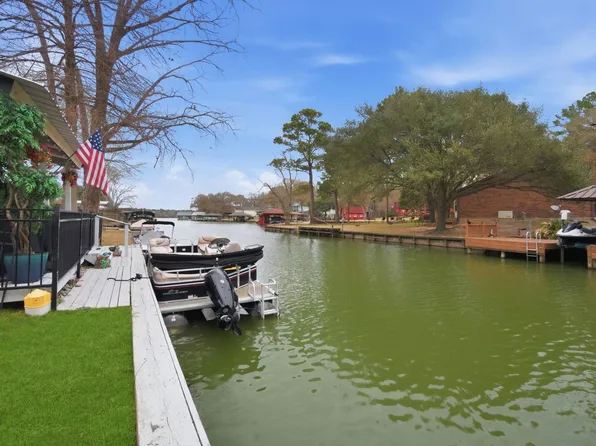 14174 Shadow Bay Dr, Willis, TX 77318