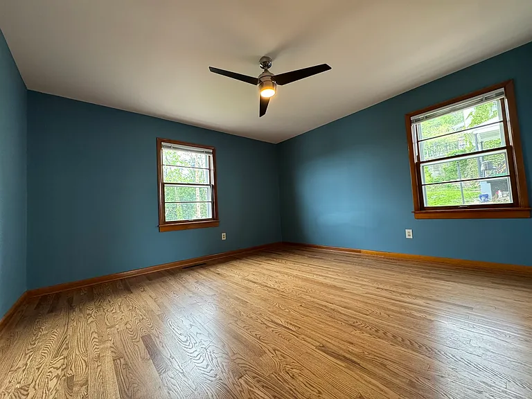 804 Elmwood Ln — Photo 15