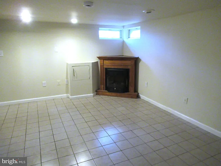 1304 Princess St — Photo 15