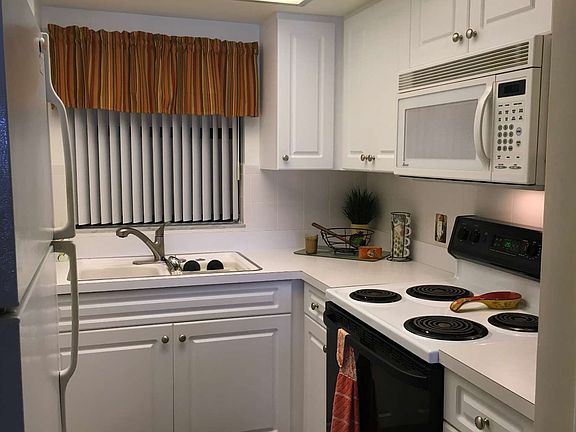 3rd image of 117 Country Club Dr Unit 102-1