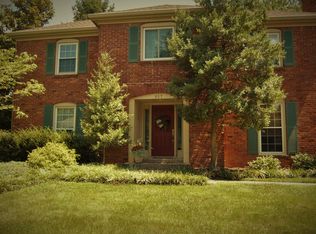 807 Farmingham Rd, Douglass Hills, KY 40243