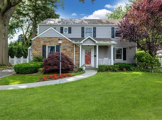 14 Plymouth Rd, Port Washington, NY 11050