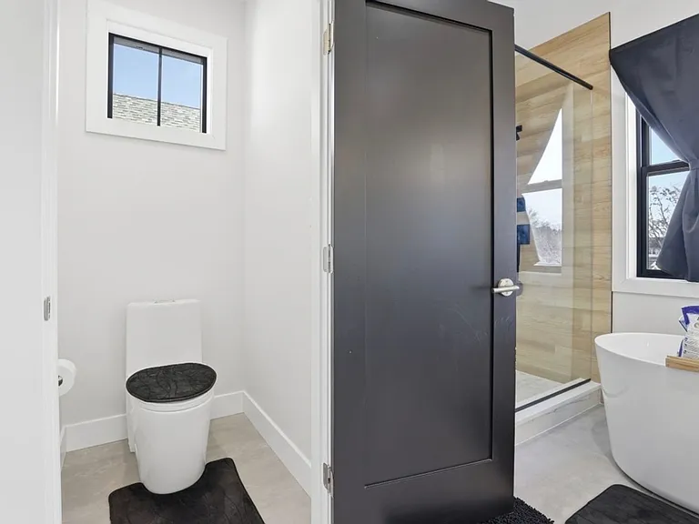 6931 River Dr — Photo 32