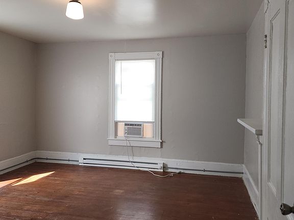 4th image of 1405 Oakdale Ave