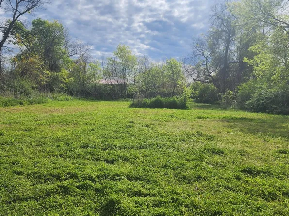 2927 Wellington St, Greenville, TX 75401