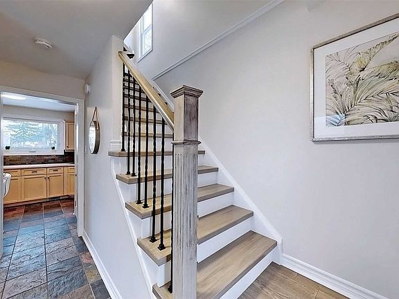 3rd image of 125 Oakdale Dr
