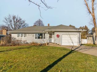 812 W 3rd St, Sumner, IA 50674