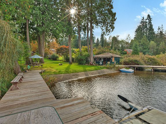 2nd image of 10643 E Lake Joy Dr NE