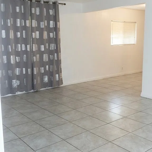 1341 W Poplar St — Photo 5