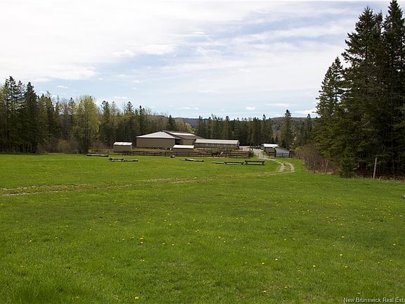 3rd image of 560 Lakeside Rd