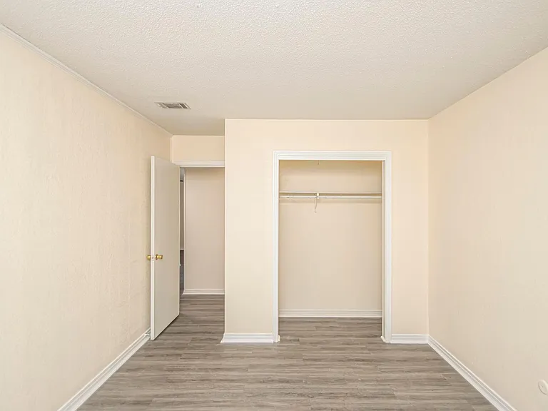 515 Brookside Dr #4 — Photo 7