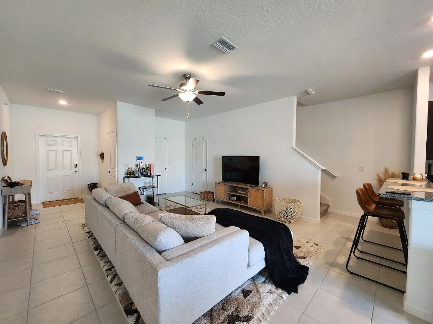 Gorgeous 3-Bedroom, 2.5-Bathroom Townhome in Sun City Center — Photo 4