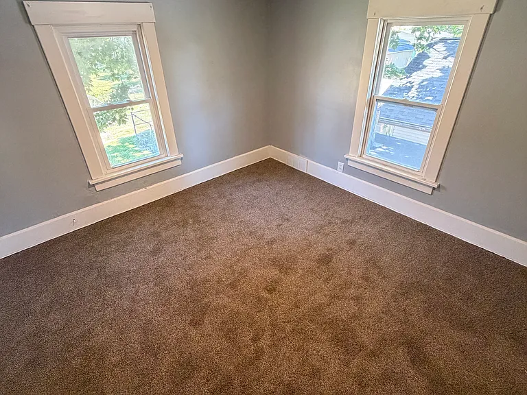 1744 Maple Ave NE — Photo 9