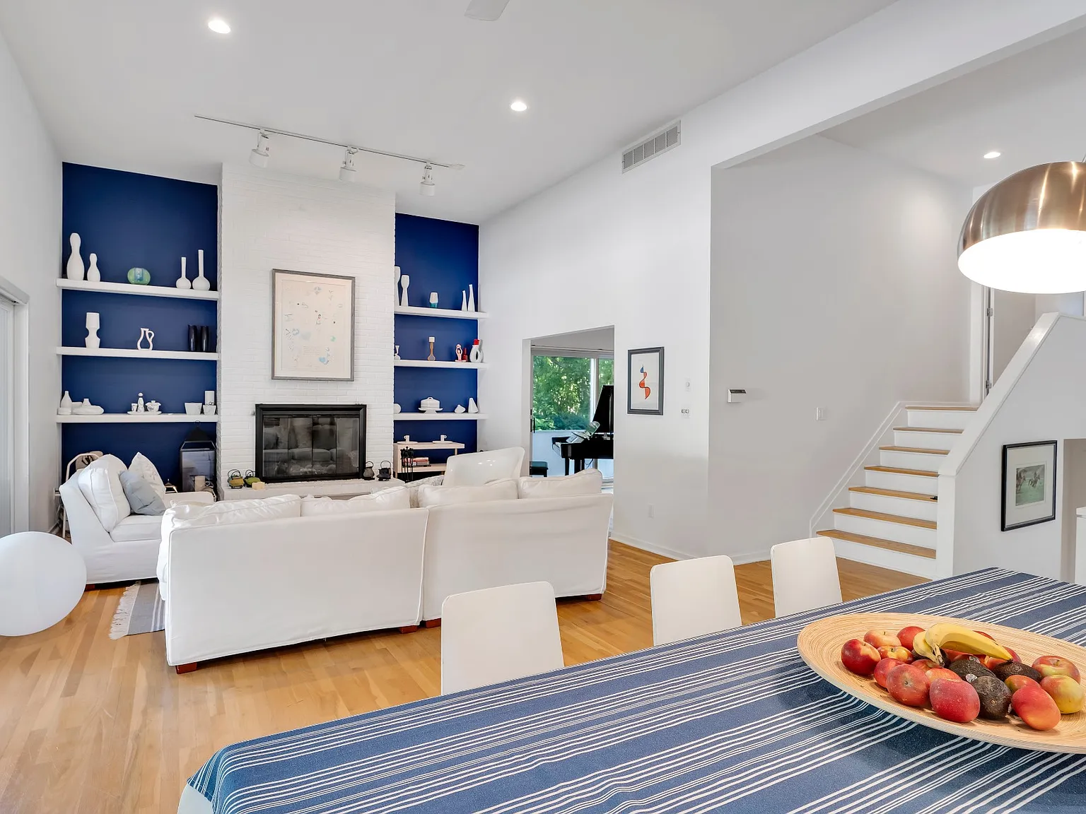 Quogue Village Contemporary — Photo 4