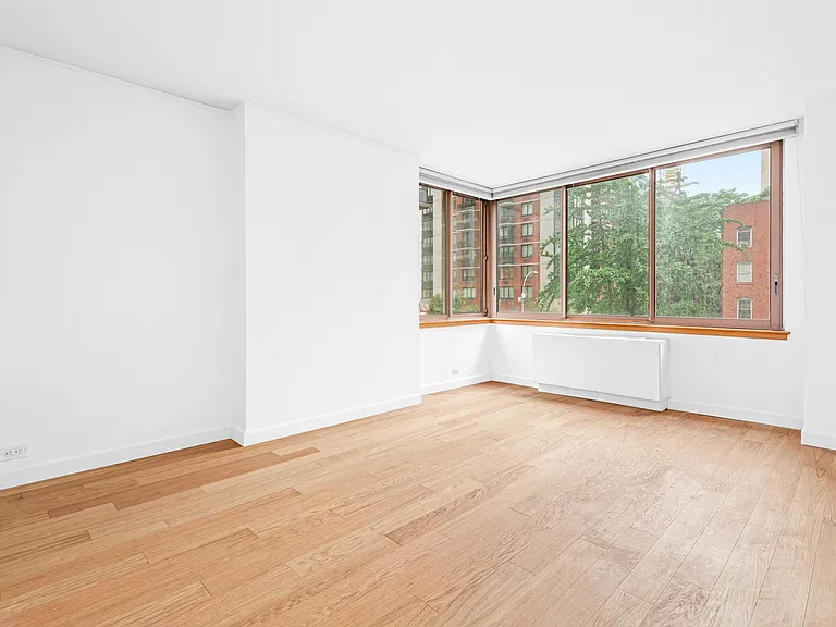 235 E 40th St #2A — Photo 6