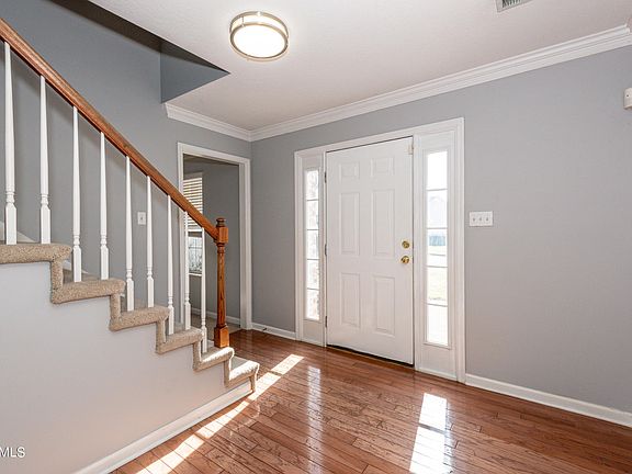 4th image of 714 Fox Landing Ln
