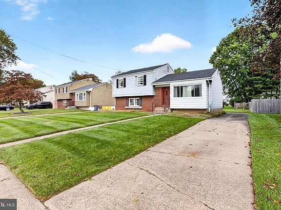 3rd image of 6 Wickford Ave