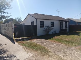 117 W Alfred St, El Campo, TX 77437
