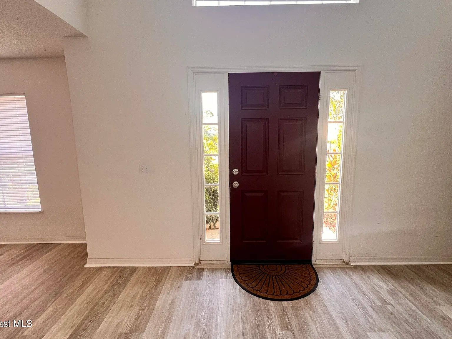 4 bed, 2.5 bath, 2395 sqft, $2,550 — Photo 2