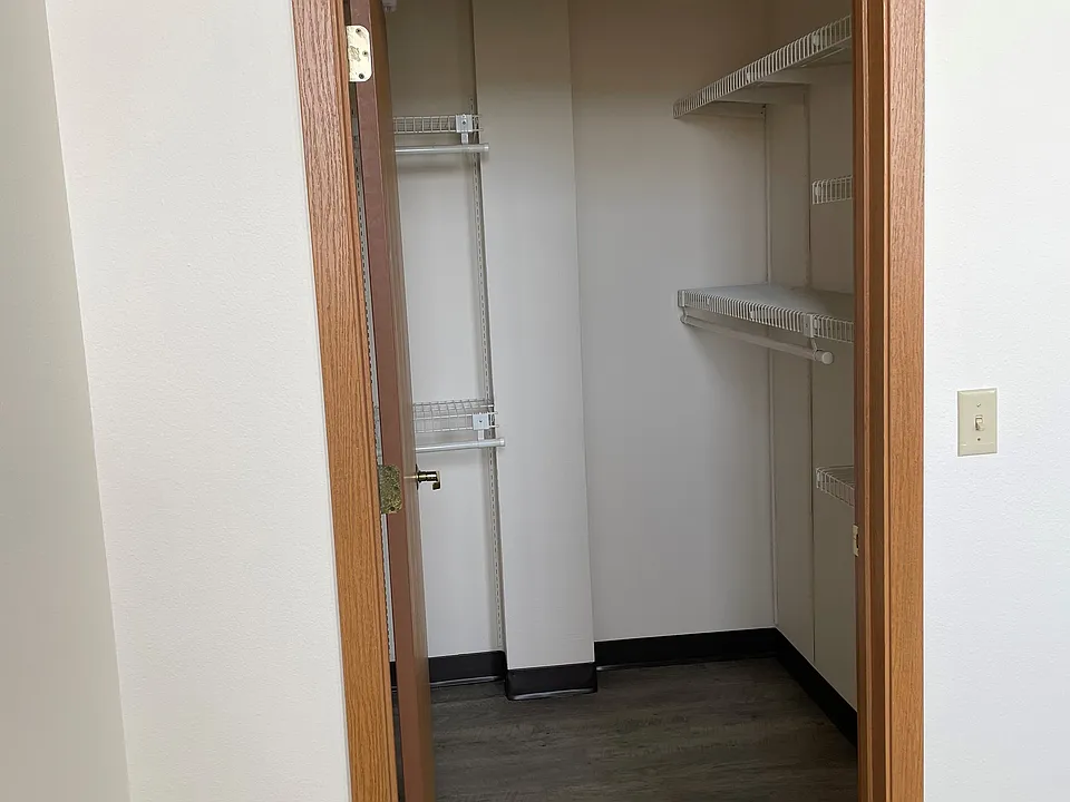 1BR walk-in closet