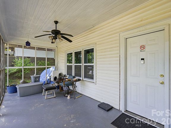 3rd image of 1018 W 5th Ave