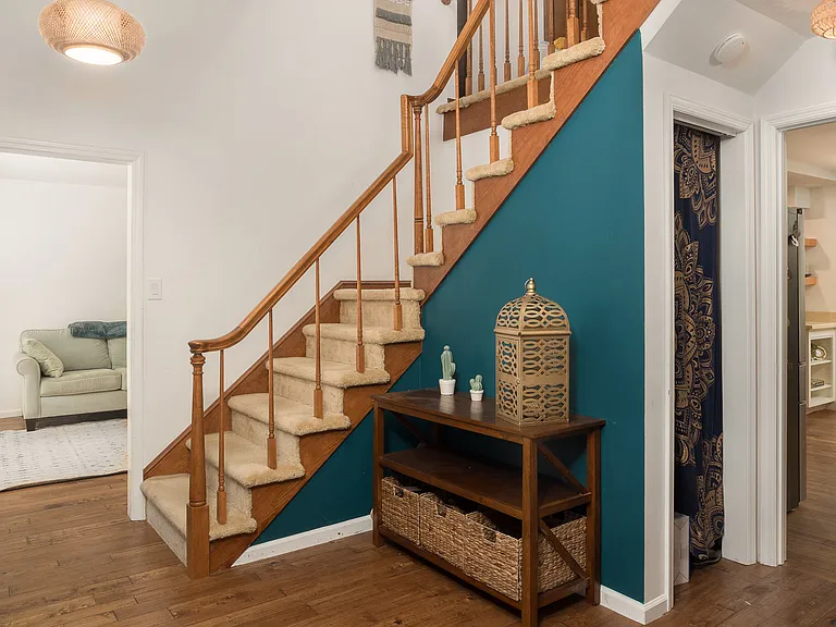 Foyer leading upstairs to all 4 bedrooms