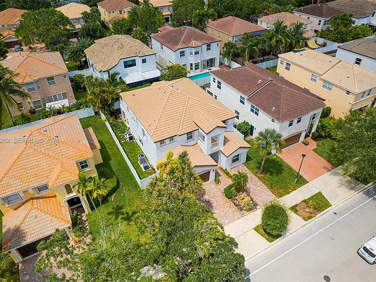 15699 SW 54th Ct — Photo 3