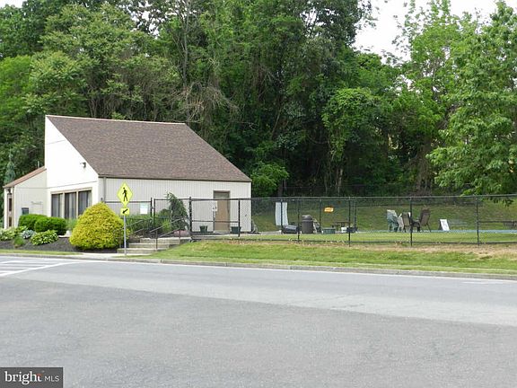 3rd image of 2424 Chadwick Ct