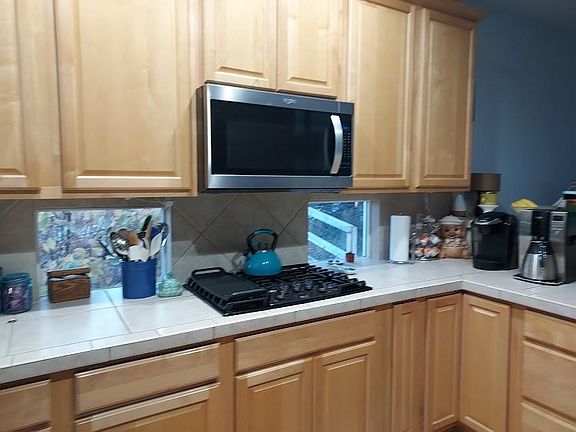 Kitchen with gas cooktop